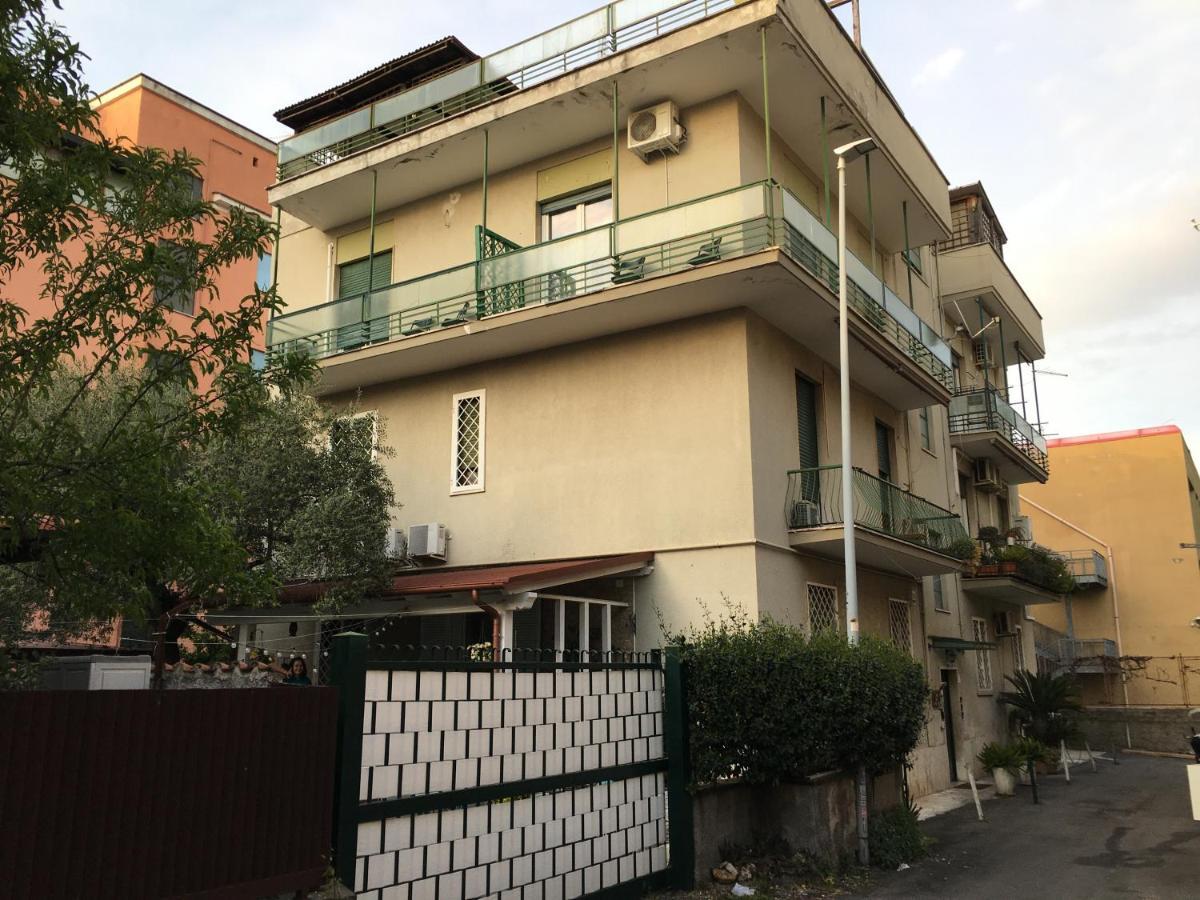 Sunny Rome Attico Con Jacuzzi, Terrazzo E Fibra Apartment Luaran gambar